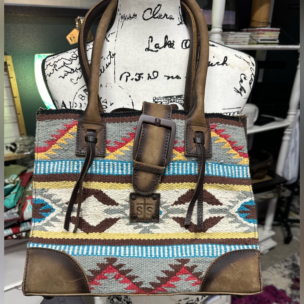 STS Ranchwear Aztec Pattern Tote with Brown Accents